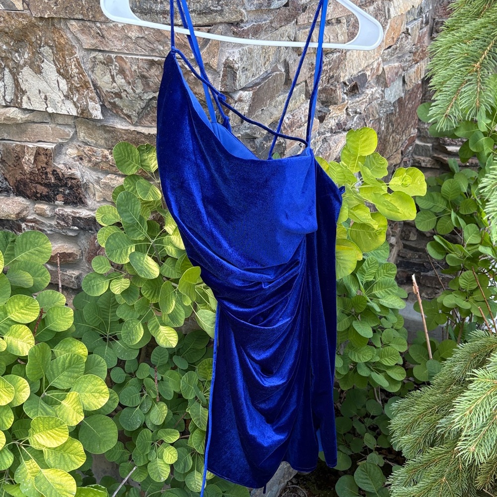 Elegant Blue Velvet Prom Dress